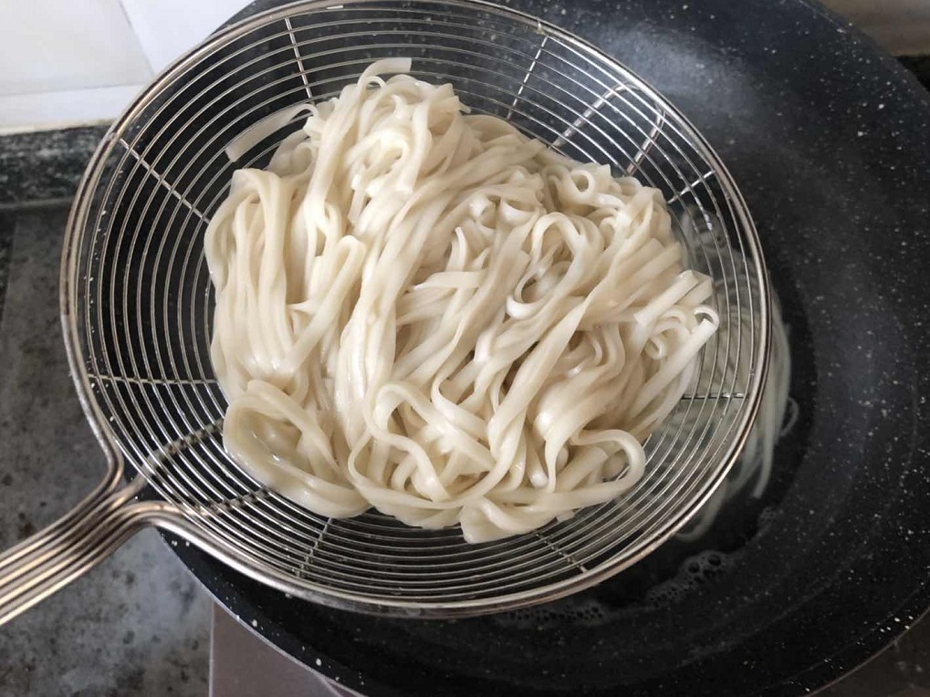 营养|早餐不用出去买了,5分钟就搞定,这样做天天吃不够,营养又暖胃