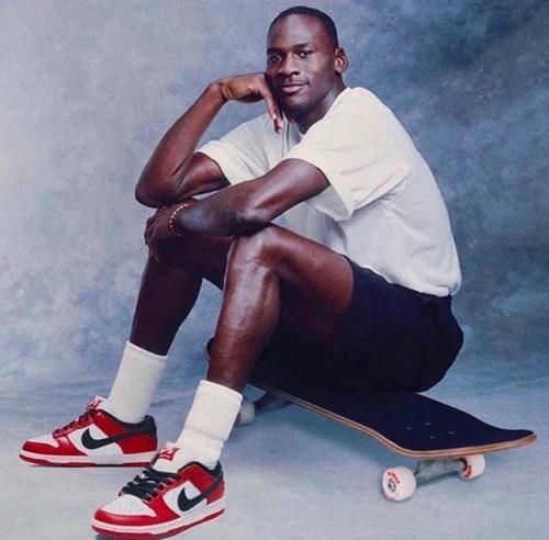 笑喷了！Nike SB 官方诉苦：求穿 Dunk 的人别再＠我们了！