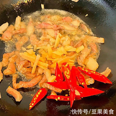 据说这个时候吃酸豆角炒肉,是最好的