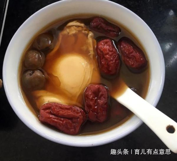 养胃|女人别亏待自己，多喝这碗汤，称穷人的阿胶，养胃补血，肌肤水灵