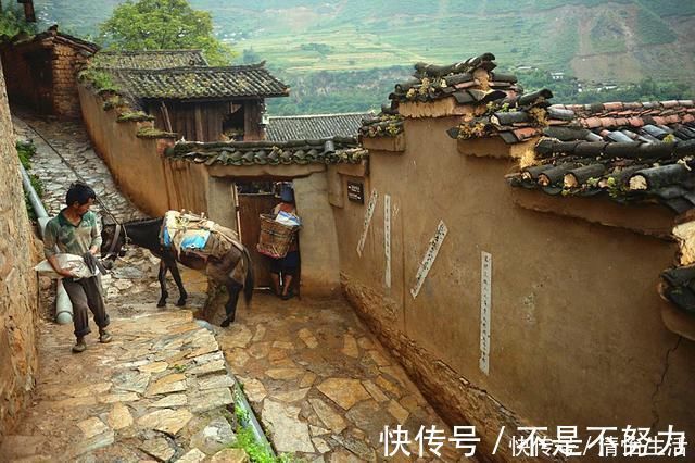 宝山村|一块巨石上建了108户，网友世外桃源，村民你们住得惯再说吧