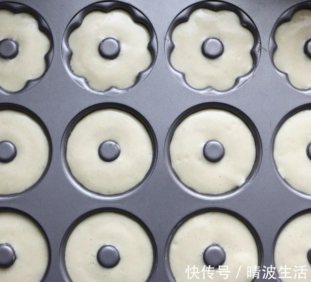 一款超颜值的甜甜圈蛋糕，一口能吃一个，绝对不夸张