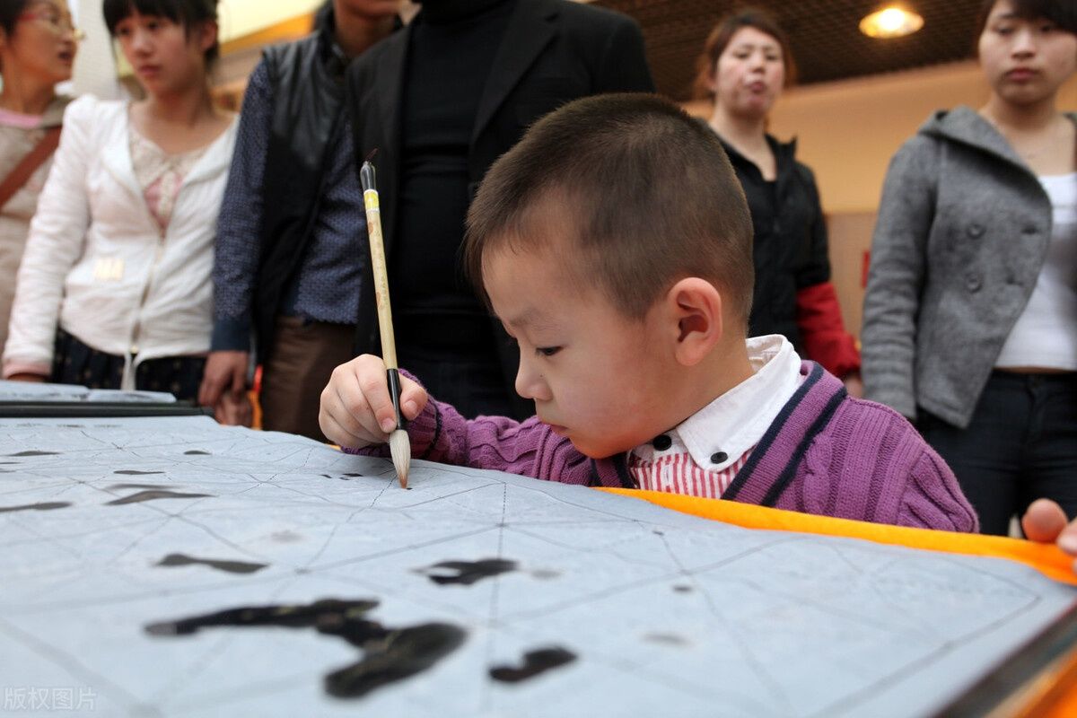 想不到|刚上幼儿园就让孩子学写字，你以为是抢跑，背后危害大到想不到