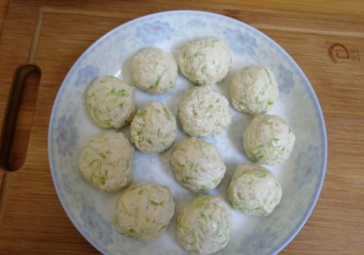 西葫芦不要炒着吃了,教你新做法,鲜嫩爽滑,一口一个太香了