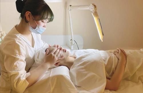 敏感肌|为什么不建议女人去美容院？离职员工透露了这些，别说不知道了