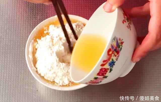 我家红豆从不熬粥喝,加一碗面粉,简单一做,出锅比蛋糕还好吃