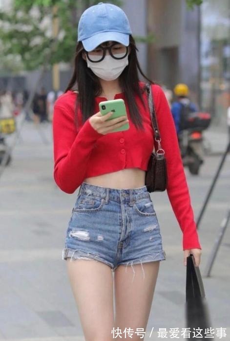 牛仔短裤 长袖衬衫与牛仔短裤搭配,青春靓丽,气质迷人!