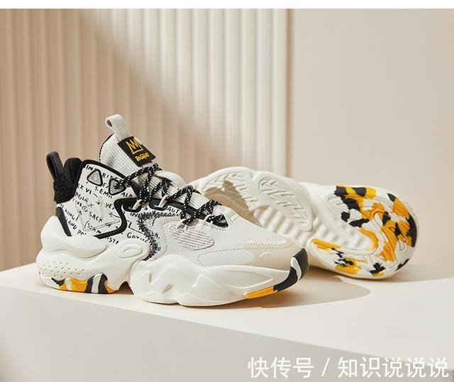 街拍 安踏运动鞋秋冬新品大盘点,联名大爆款领跑运动时尚!