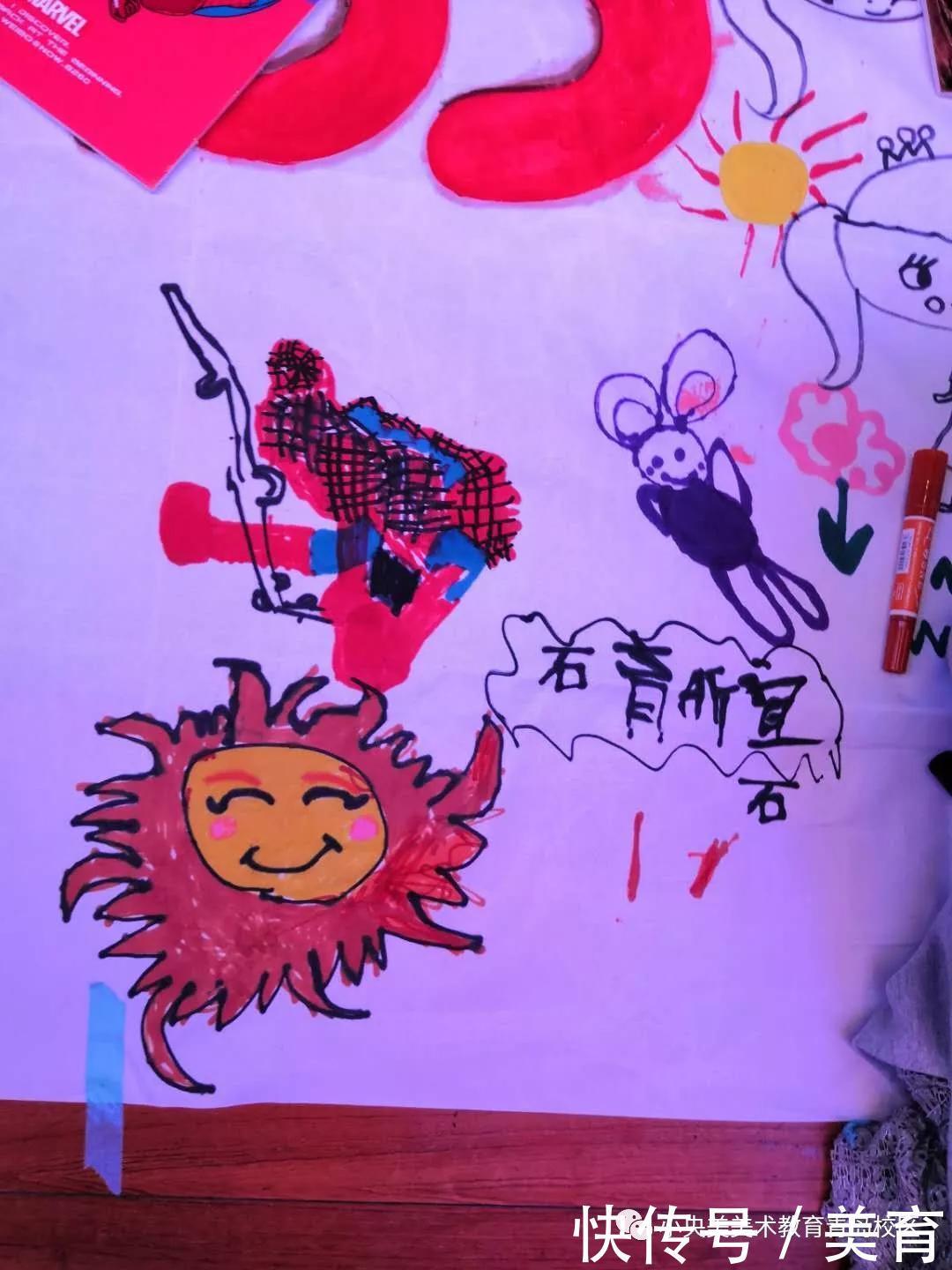 美术|小央美儿童美术:小小绘画家齐聚万象城,央宝贝们在长卷上绘英雄