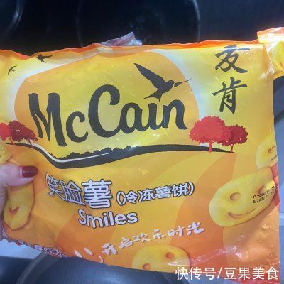 诱惑|一上桌就被哄抢，这道快乐的笑脸薯饼的诱惑我跪服