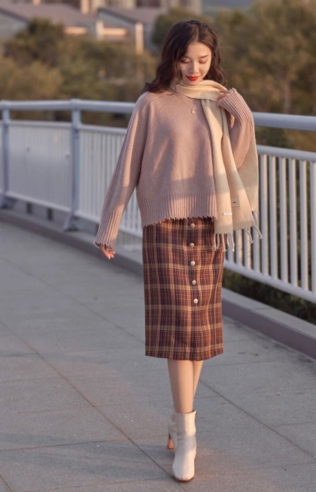 长筒靴|冬天穿“小白靴”更惊艳,显瘦耐看还减龄,配大衣美极了!