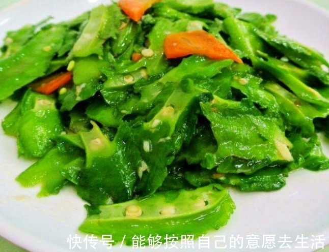 它是天然“清肠冠军”，和蒜末一起炒，体重不过百，细腰瘦腿