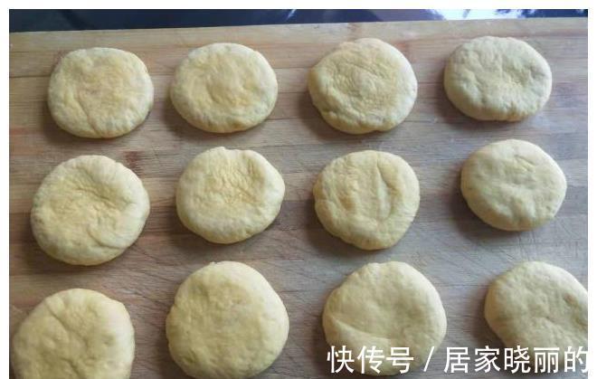 南瓜泥|无油无水健康南瓜饼,做法简单口感也不硬,家里老人点名要吃