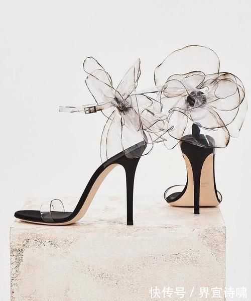 异形 大菠萝的高跟鞋主打气质,萝卜丁的高跟鞋主打性感,哪个更胜一筹