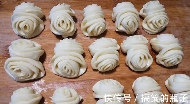 枸杞子|早餐不吃馒头,教你如此做花卷,不用时间发面,松软香甜,真好吃