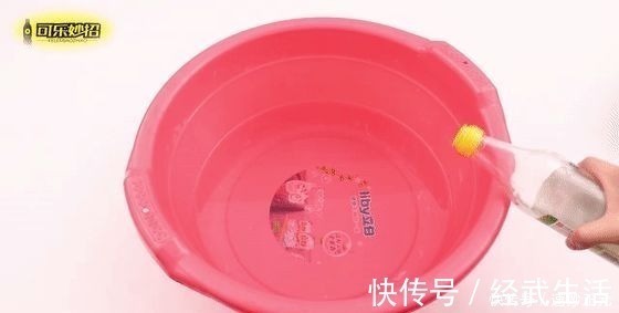 今天才知道,羽绒服领子上的这块布,还有这用处!看完回家试试