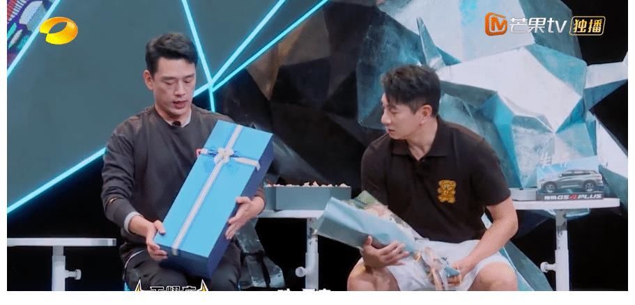 宋威龙|“吴可救耀”又营业，七夕互相送花双向奔赴，这对CP也太甜了吧