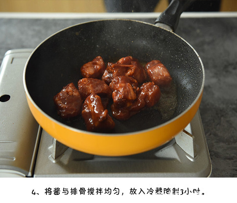 腌制过的排骨,翻炒入味,最后撒上一撮白芝麻,简直美味!