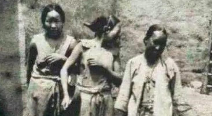 北大|清末罕见老照片：穷人家的妇女衣不蔽体，百年前的北大女学生！