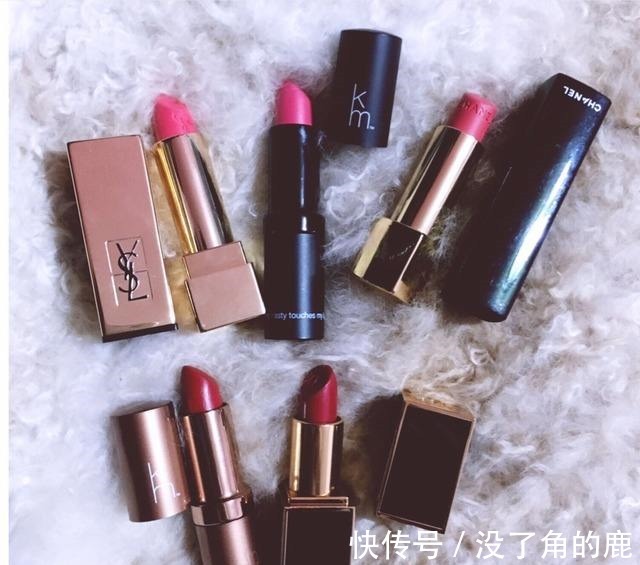 口红 在专柜买口红时, 懂行人都会做3件事, 柜姐看了不敢随便“忽悠”!