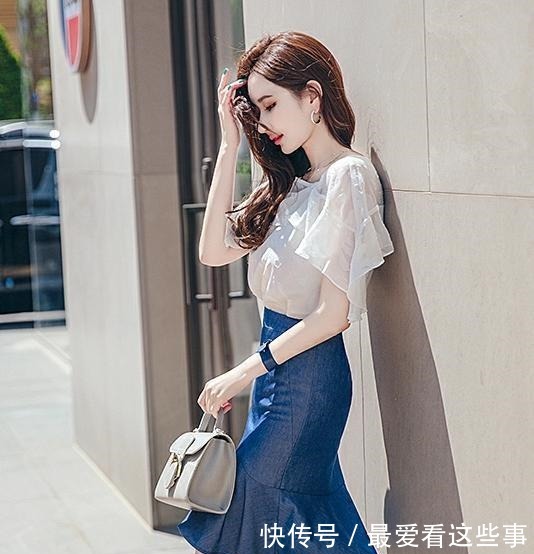 上衣 短袖雪纺上衣搭配牛奶鱼尾包臀裙,穿搭出小清风的感觉!