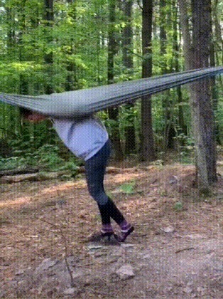 |搞笑GIF:女生千万不要穿裙子骑车 尤其是这种长裙子