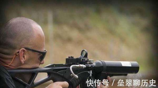 击中|子弹射出，可瞬间击中吗？狙击手：电影里都是假的，洗个头都可以