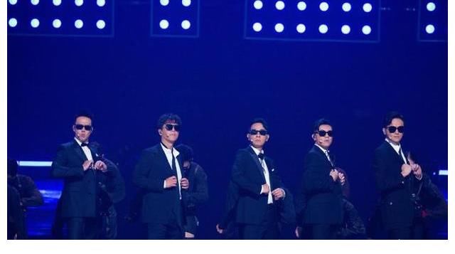 陈小春|《披荆斩棘的哥哥》陈小春部落全员“西装杀”李承铉张淇双吉他深情献唱