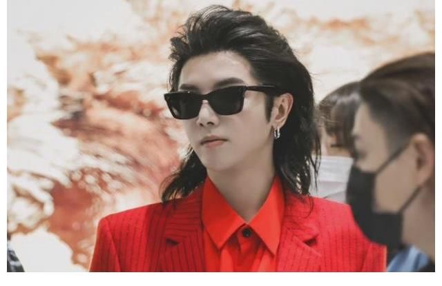 湖南衛(wèi)視跨年陣容真豪華，龔俊楊紫驚喜加盟，他連續(xù)9年登臺(tái)