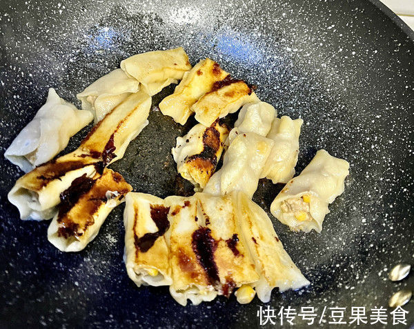 这么好吃的锅贴 虾仁鸡肉馅的做法，现在知道还不晚