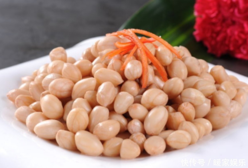 入味|煮花生米别再傻傻加水，只需加一瓶“饮料”，花生入味还贼香！