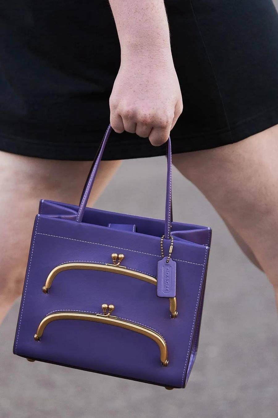 loewe|2022年最红的颜色，真的好穿吗？