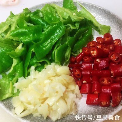 红线椒|#巨下饭的家常菜#干饭神菜「肉炒肉」香辣美味连吃三碗
