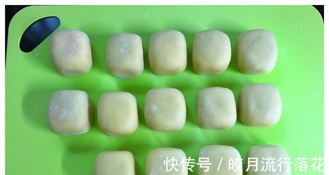 平底锅|不用烤箱，一口平底锅就能做的网红小吃，松软细腻，做法超简单！