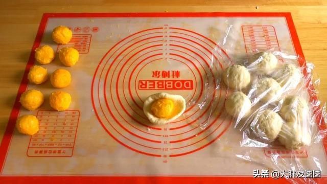 揭秘!奶黄包的家常做法,爆浆流心,软到捏不住