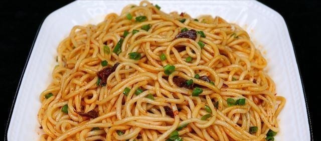 喜欢吃面条的要收藏，早餐面条懒人做法，孩子一大碗都不够吃