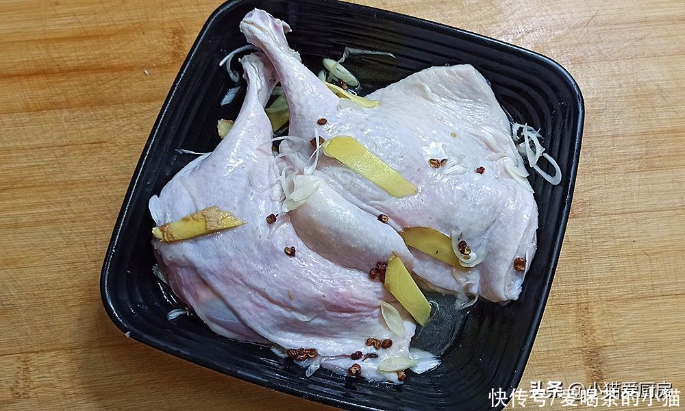 小猫|教你水晶盐鸭肉做法，成菜晶莹剔透口感Q弹，特别爽口还解馋