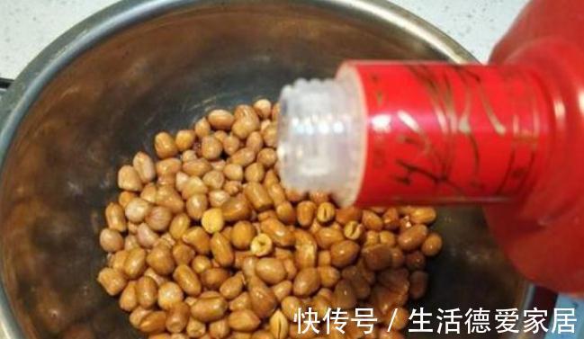 油炸花生米怎么做更酥脆？不要直接炸，多做两步，又酥又脆不回潮