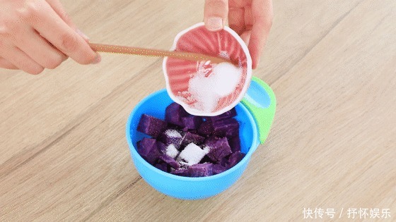 每天宅家学点烘焙小甜品,3步学会双层紫薯方糕,口感超丰富