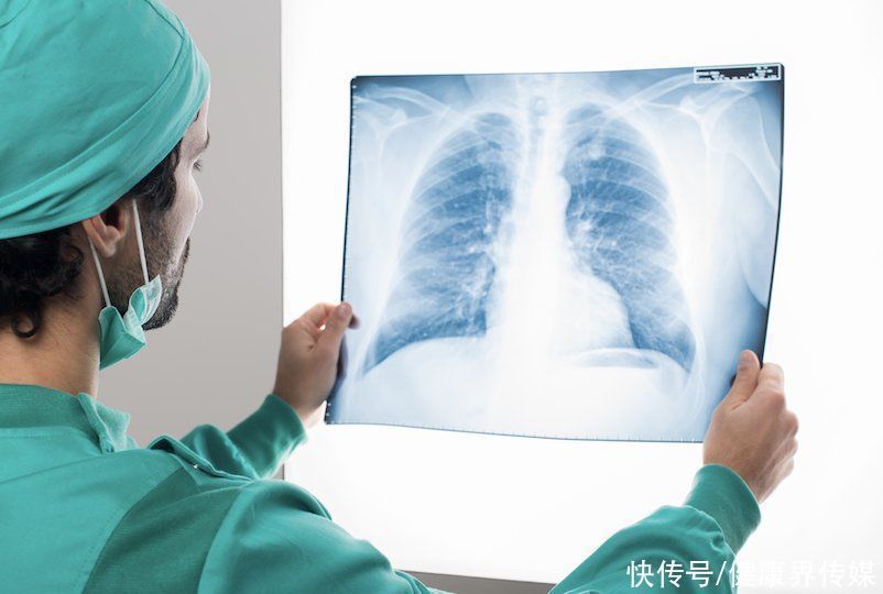 肩周炎|男子肩痛竟查出肺癌!医生提醒:肩部有这些症状,可能是大病