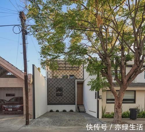 豪车|老房扒掉盖栋别墅,115平带车库放豪车,花300万村里人都说出息了