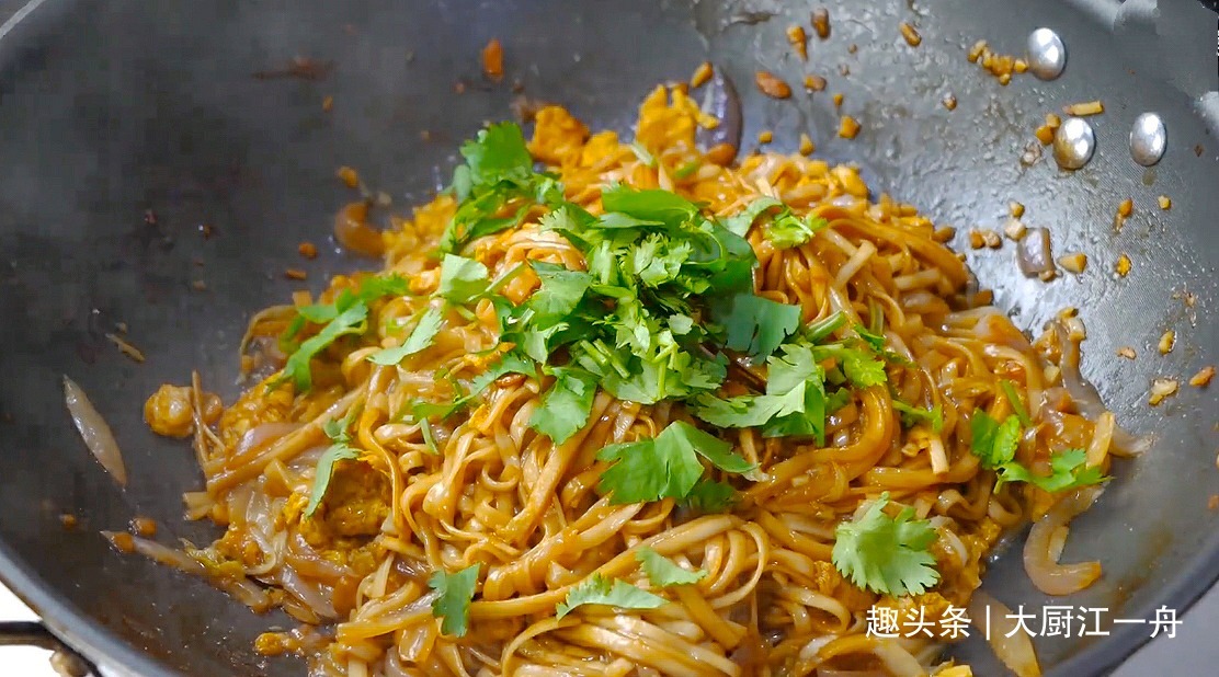 面条不要水煮，换种新吃法，比水煮好吃比炒简单，一周吃6次不多