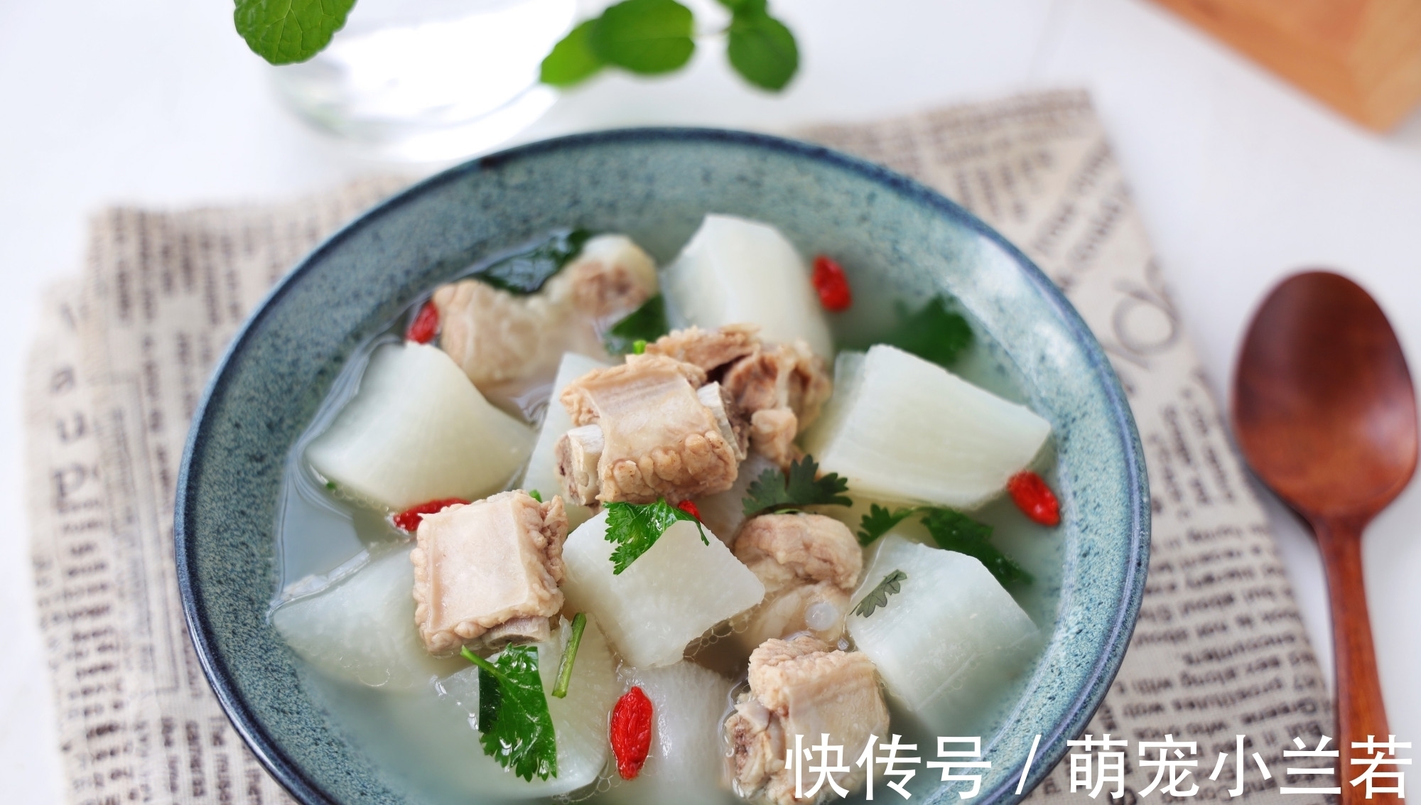 入冬以后,一定要喝的萝卜汤,清香美味,营养又便宜,百吃不腻