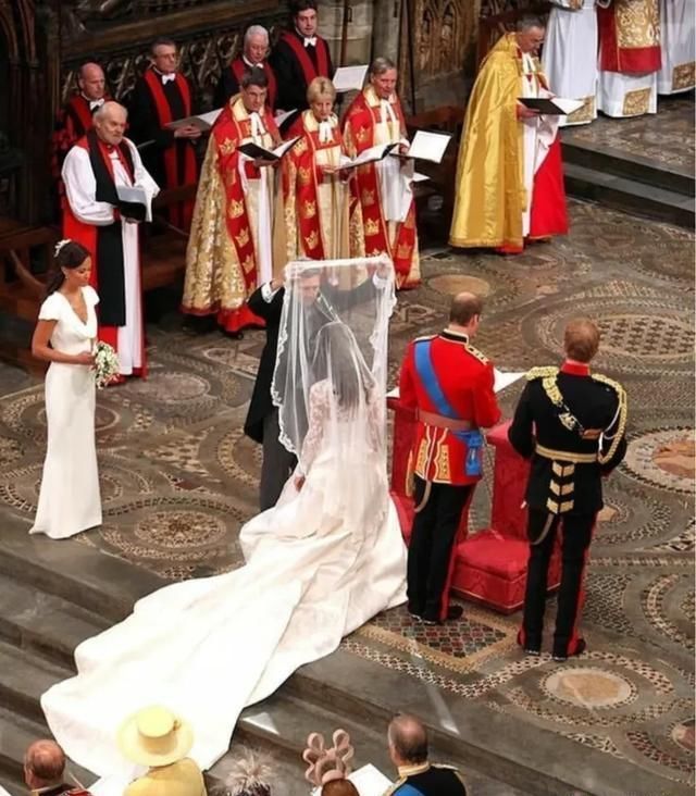 玛丽·唐纳森|各国王妃的婚礼头纱设计,丹麦王妃的最华丽、梅根的很用心