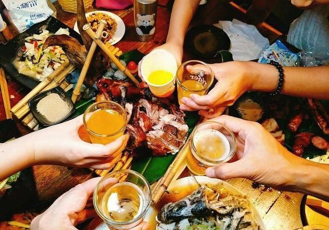 甲状腺激素|女网红直播时晕倒，确诊甲状腺癌，医生：3物经常吃，甲状腺或“烂如渔网”