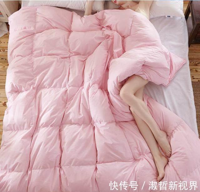 家里旧羽绒服不要扔了,回家这样利用,冬天超暖和