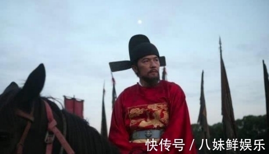 金器&一官员裹草席下葬,300年后坟墓却挖出10亿珍宝,原来另有隐情?