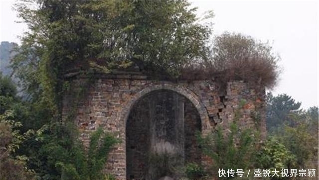 专家|悬崖上发现多座楚王墓,崖顶上又发现多间寺庙,专家:两者关系可大了