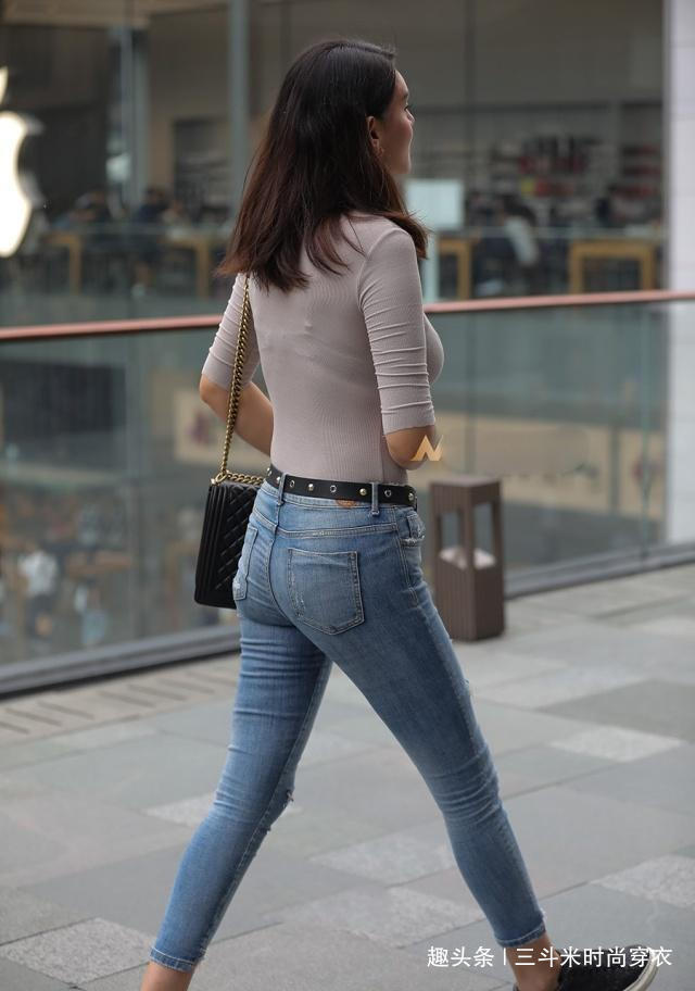 坡跟 牛仔裤轻松展示淑女线条,秀出自信美感,很有女人味!
