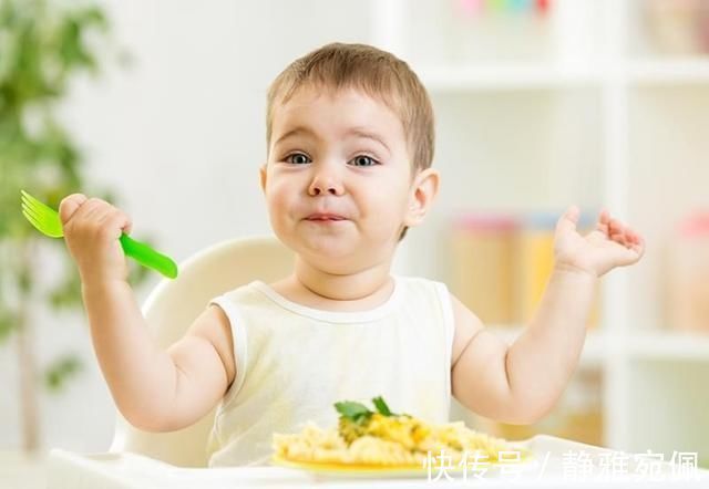 食物|孩子几时吃大人饭？妈妈：七个月奶奶给娃吃腊肉，觉得娃肥才营养